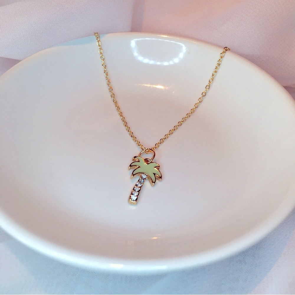 🌴 Cute Palm Tree Necklace
